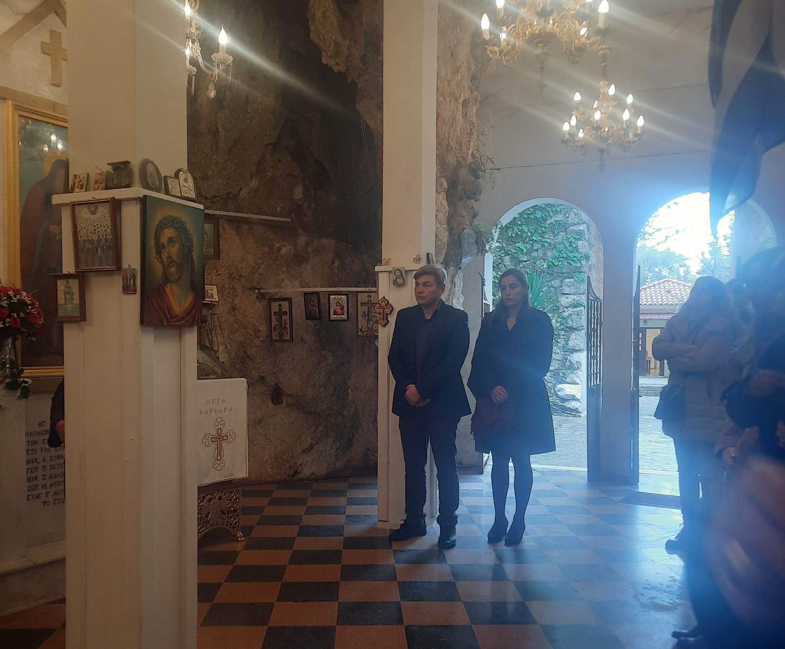 Γιορτάζει το εκκλησάκι της Αγίας Βαρβάρας στα Προκοπάτα -Κατάνυξη μέσα σε 15 καρέ
