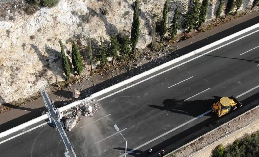 Κακιά Σκάλα: Στα δύο κόπηκε η νότια Ελλάδα από κατολίσθηση στην εθνική οδό