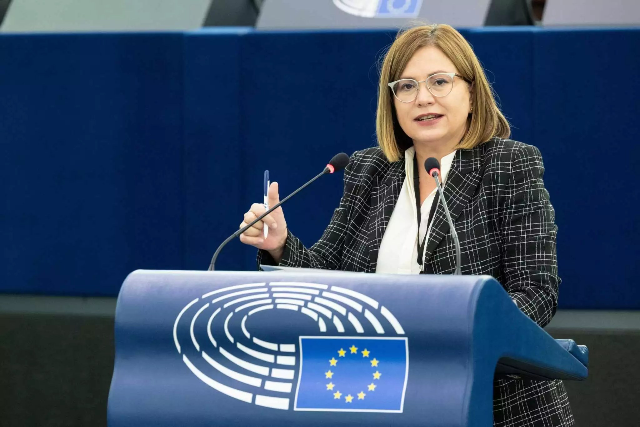 Μαρία Σπυράκη: Πλήρωσε 21.240 ευρώ στο ευρωπαϊκό κοινοβούλιο και έστειλε εξώδικο στον συνεργάτη της – «Να αναλάβει πλήρως την ευθύνη του»