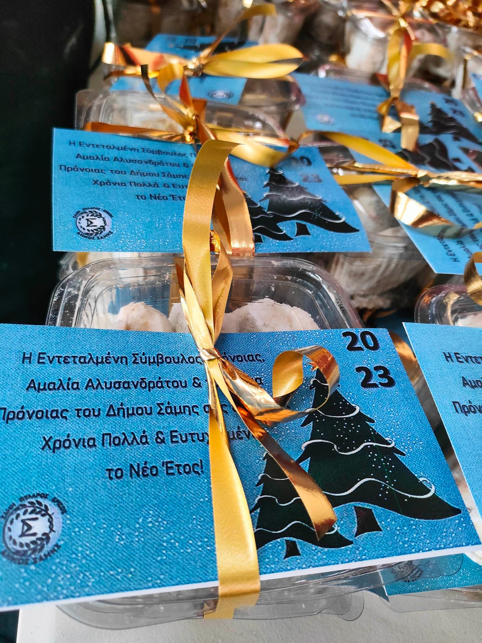 Ο Δήμος Σάμης μοίρασε Χριστουγεννιάτικα «δέματα αγάπης»