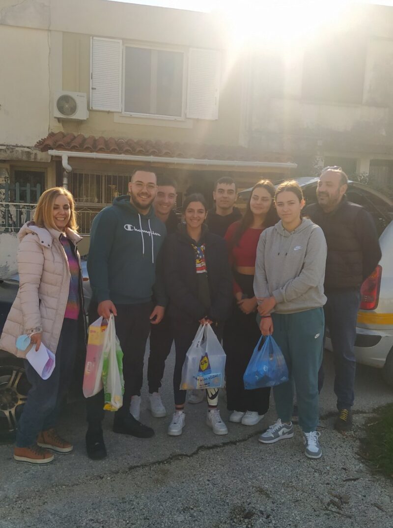 Πράξη αγάπης: Μαθητές του 1ου ΕΠΑΛ Αργοστολίου συγκέντρωσαν τρόφιμα για αυτούς που πραγματικά τα έχουν ανάγκη [εικόνες]