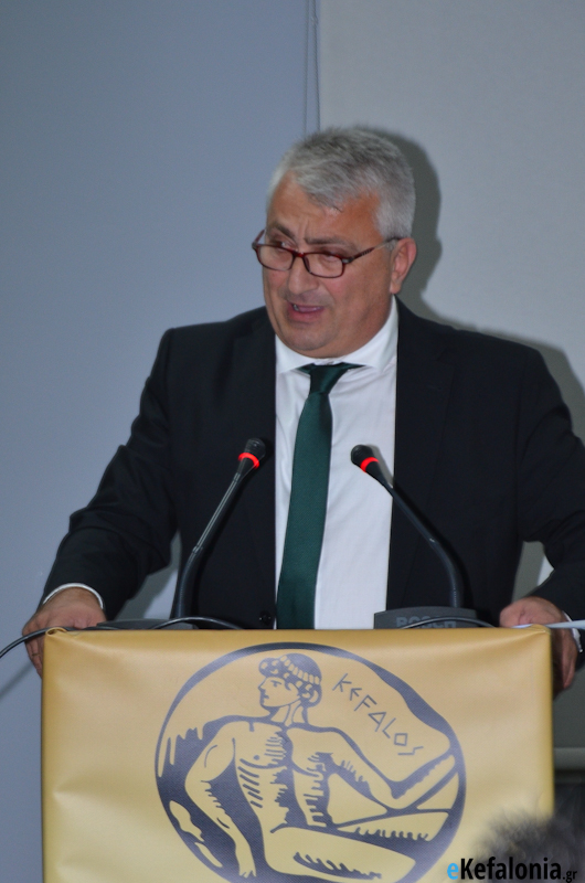 «Δεν έπεφτε καρφίτσα» στο Επιμελητήριο –Λαμπερή γιορτή, πολύς κόσμος, στο κόψιμο της Βασιλόπιτας [εικόνες +βίντεο]