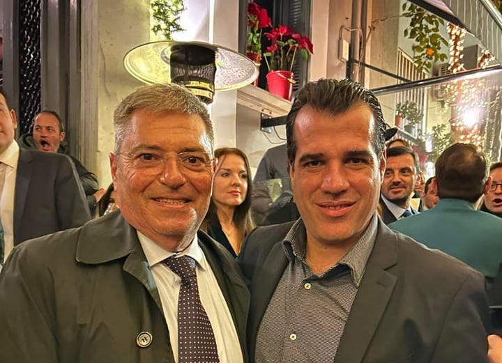 Είναι παντού ο Καππάτος: Στη γιορτή του Πλεύρη στο γνωστό Θιακοκεφαλλονίτικο στέκι “Μαντζάρου 3”