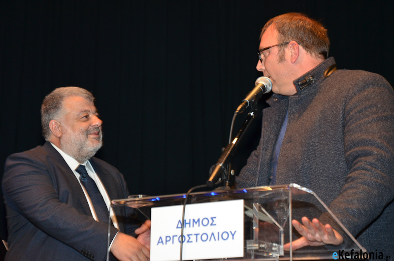 Ένας άλλος Ανουσάκης στην εκδήλωση του δήμου Αργοστολίου -Ενωτικός και με χαλαρή διάθεση -Εξέπληξε ακόμη και τον Θεόφιλο [εικόνες]