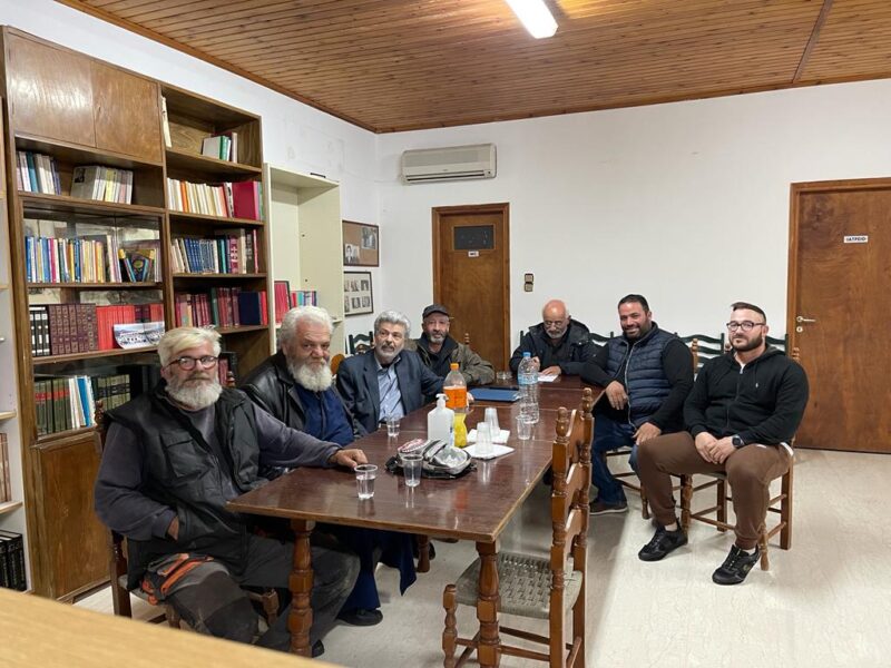 Ο καθηγητής Ναπολέων Μαραβέγιας στο Ρίφι της Παλικής για να ακούσει τα προβλήματα τους [εικόνες]