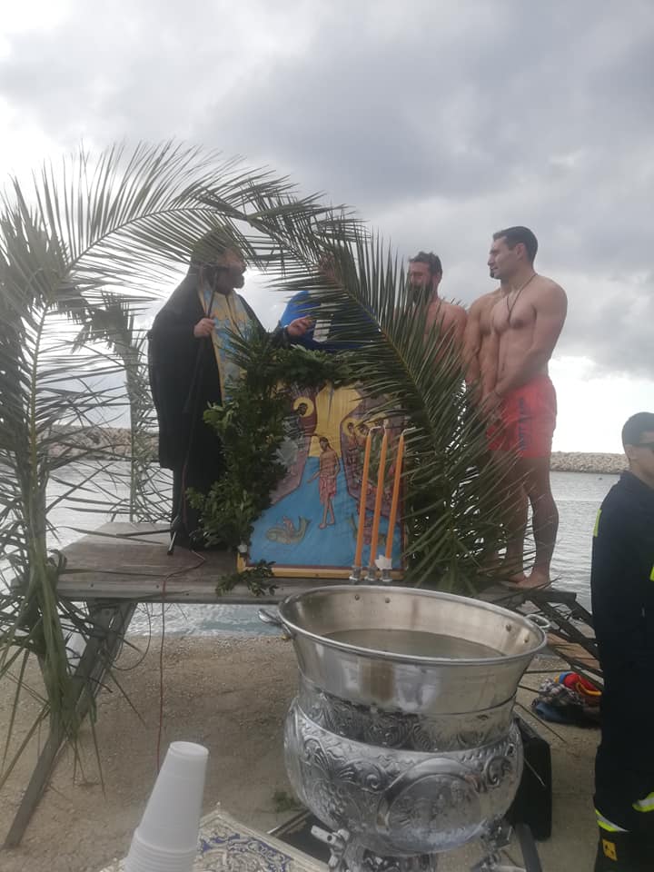 Πλήθος κόσμου στο γραφικό χωριουδάκι του Κατελειού για τον Αγιασμό των Υδάτων [εικόνες]