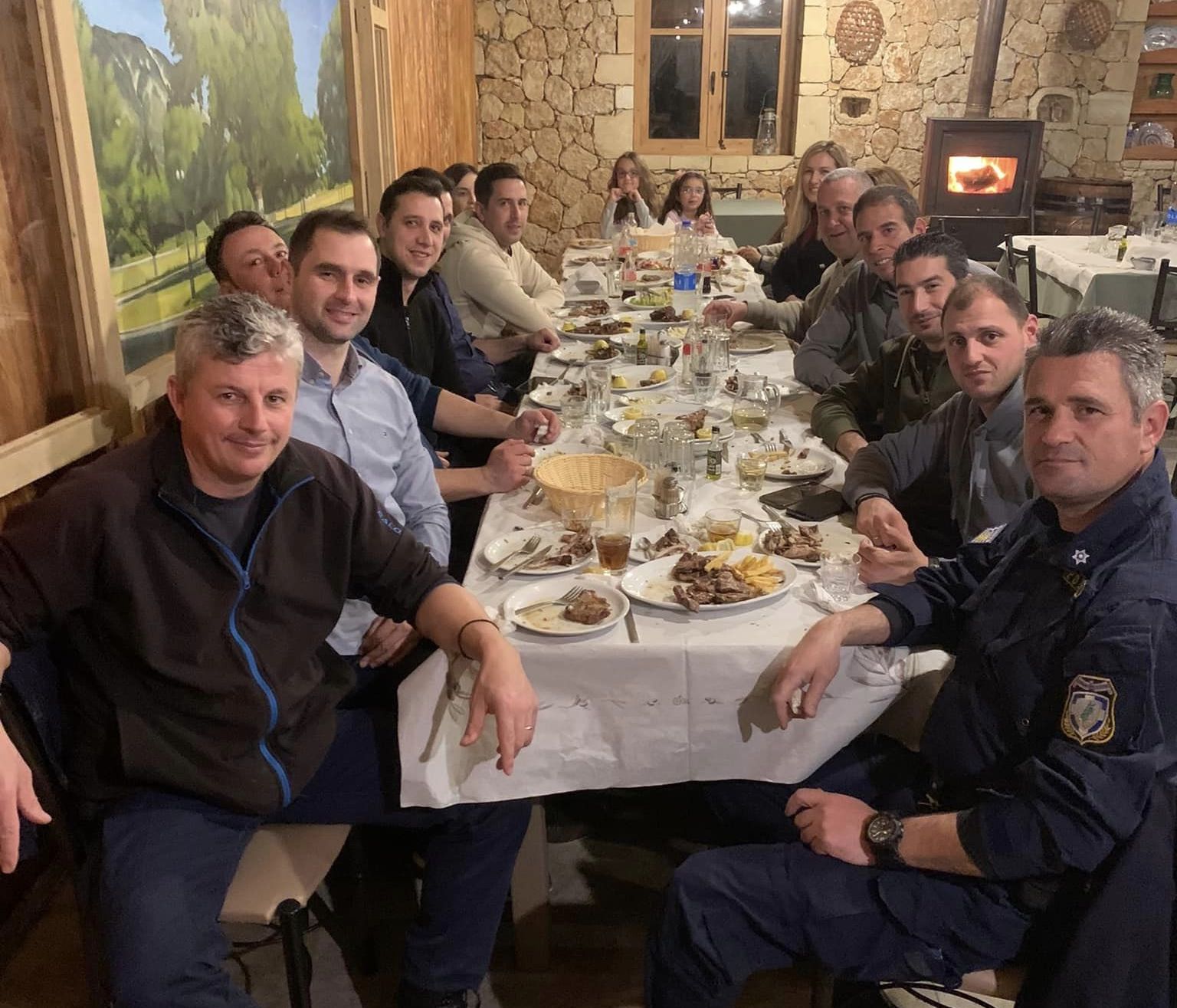 Συνεστίαση του προσωπικού του Τμήματος Τροχαίας Αργοστολίου και κοπή πίτας [εικόνες]