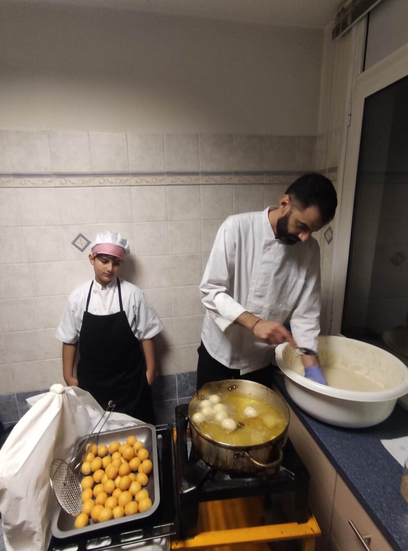 Βραδιά με παραδοσιακές τηγανίτες στην Αδελφότητα Πειραιά -Ξεκίνησαν δυναμικά τη νέα χρονιά με μια παρουσία έκπληξη [εικόνες]