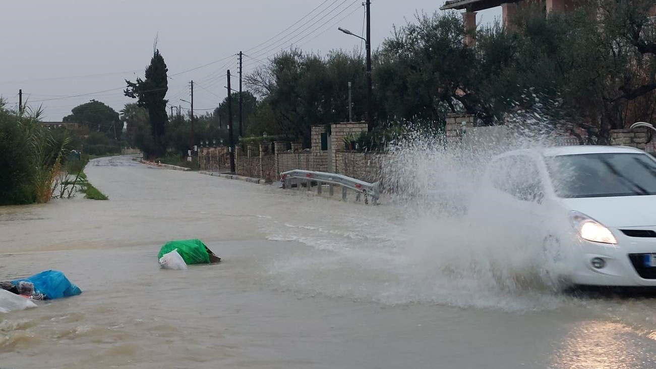 Ζάκυνθος: Προβλήματα στο οδικό δίκτυο από την κακοκαιρία