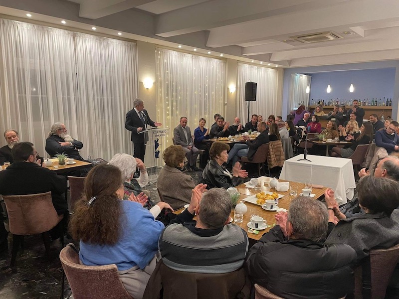 Ιθάκη: «ψήφος εμπιστοσύνης» στον Παναγή Καππάτο  Το αδιαχώρητο στην κοπή της βασιλόπιτάς του [εικόνες]