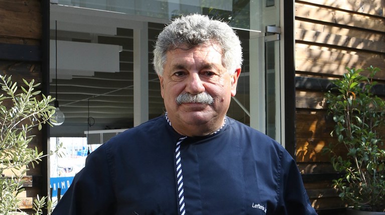 Ο πασίγνωστος σεφ Λευτέρης Λαζάρου στο Κρεωπαντοπωλείο Σταμούλης [εικόνα]