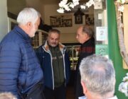 Περιοδεία στα μαγαζιά του Λιθόστρωτου των υποψήφιων του ΚΚΕ