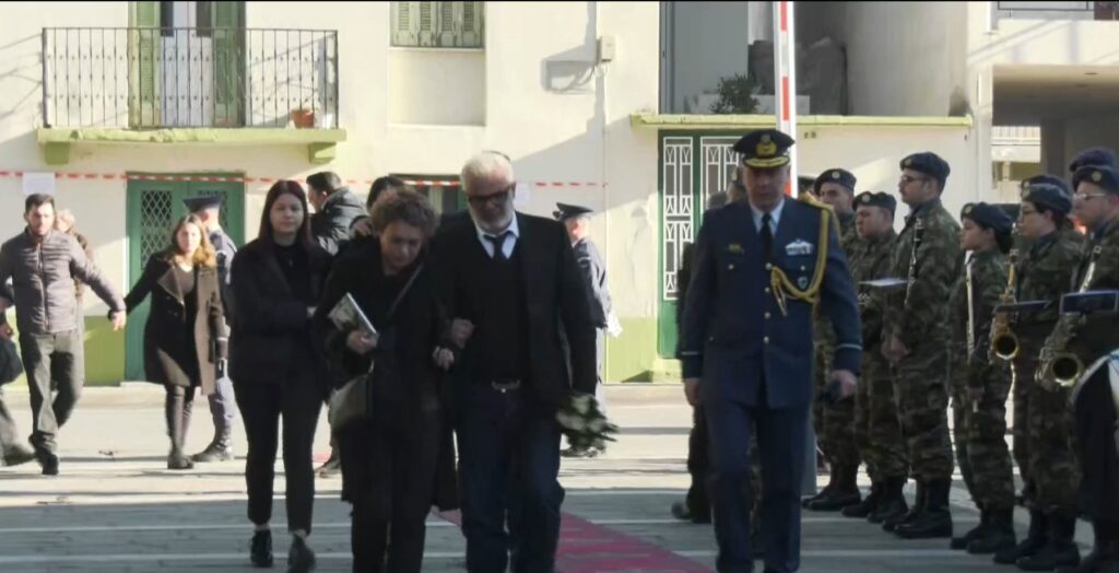 Σε κλίμα βαθιάς οδύνης το «ύστατο χαίρε» στον υποσμηναγό Τουρούτσικα