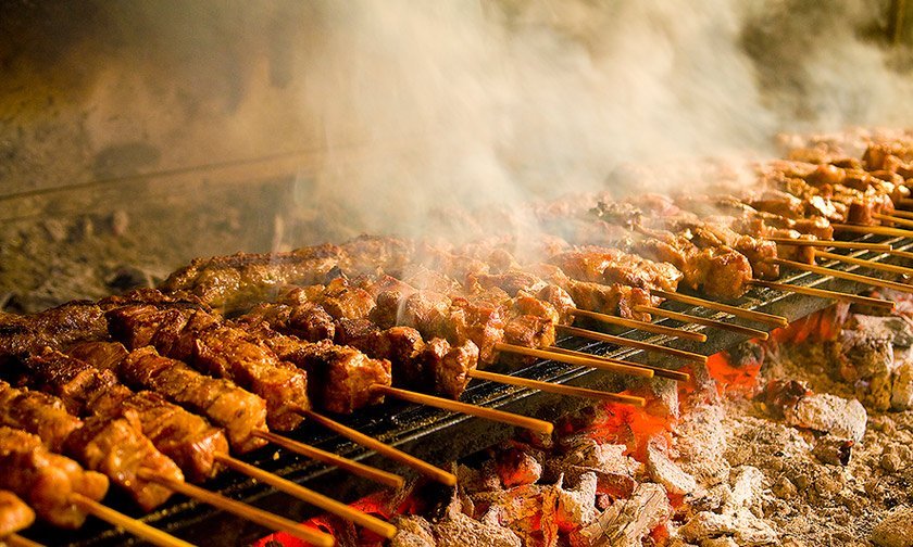 Τσικνίζουν το Αργοστόλι και ο Πόρος