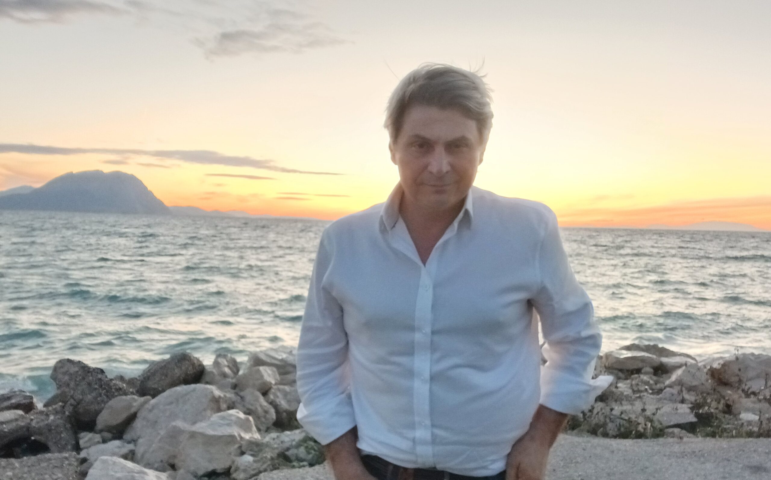 Μπαράζ επαφών και τηλεοπτικών εμφανίσεων στην Πάτρα χθες ο Φαραντούρης [βίντεο]