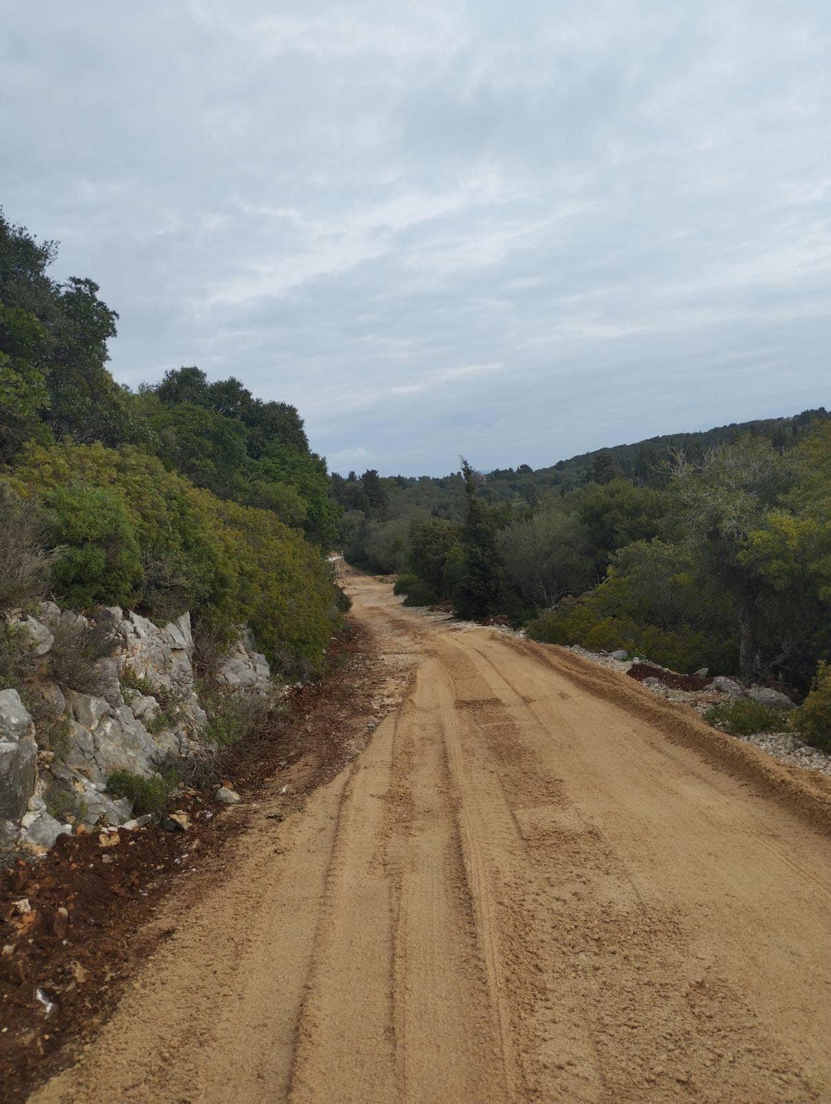 Δήμος Ιθάκης: Ξεκίνησε το έργο τσιμεντόστρωσης δρόμου Μάρμακα [εικόνες]