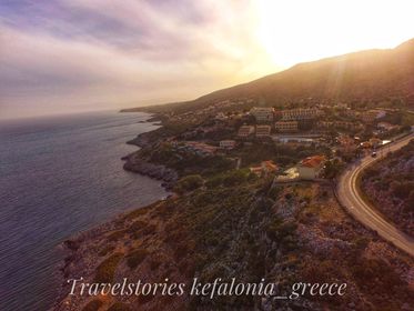 Η Σκάλα από ψηλά, το απέραντο γαλάζιο και τα κρυστάλλινα νερά [βίντεο]