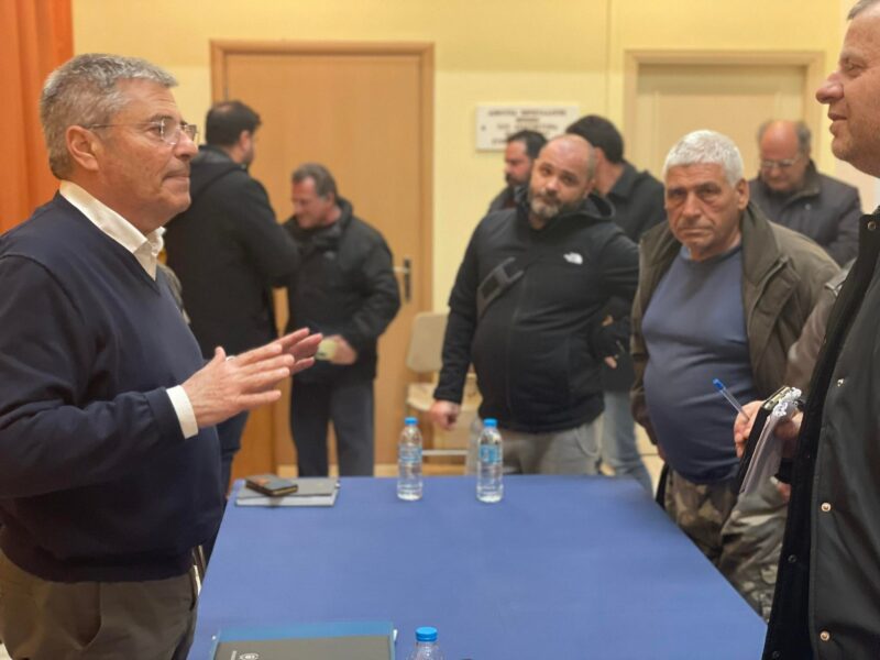 Νέα μεγάλη συγκέντρωση Καππάτου, αυτή τη φορά στον Πόρο  Συνάντηση με κατοίκους της περιοχής –Τι είπε για το λιμάνι και τον οδικό άξονα Αργοστόλι  Πόρος [εικόνες]