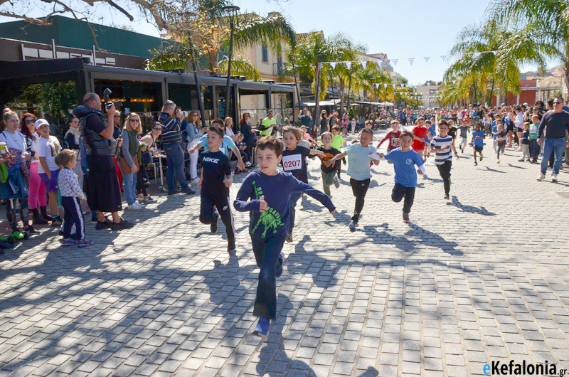 Ο 11ος Βαλλιάνειος αγώνας δρόμου σε κλικ: Ρεκόρ συμμετοχών  Η μάχη έως τον τερματισμό στο Αργοστόλι [εικόνες +βίντεο]