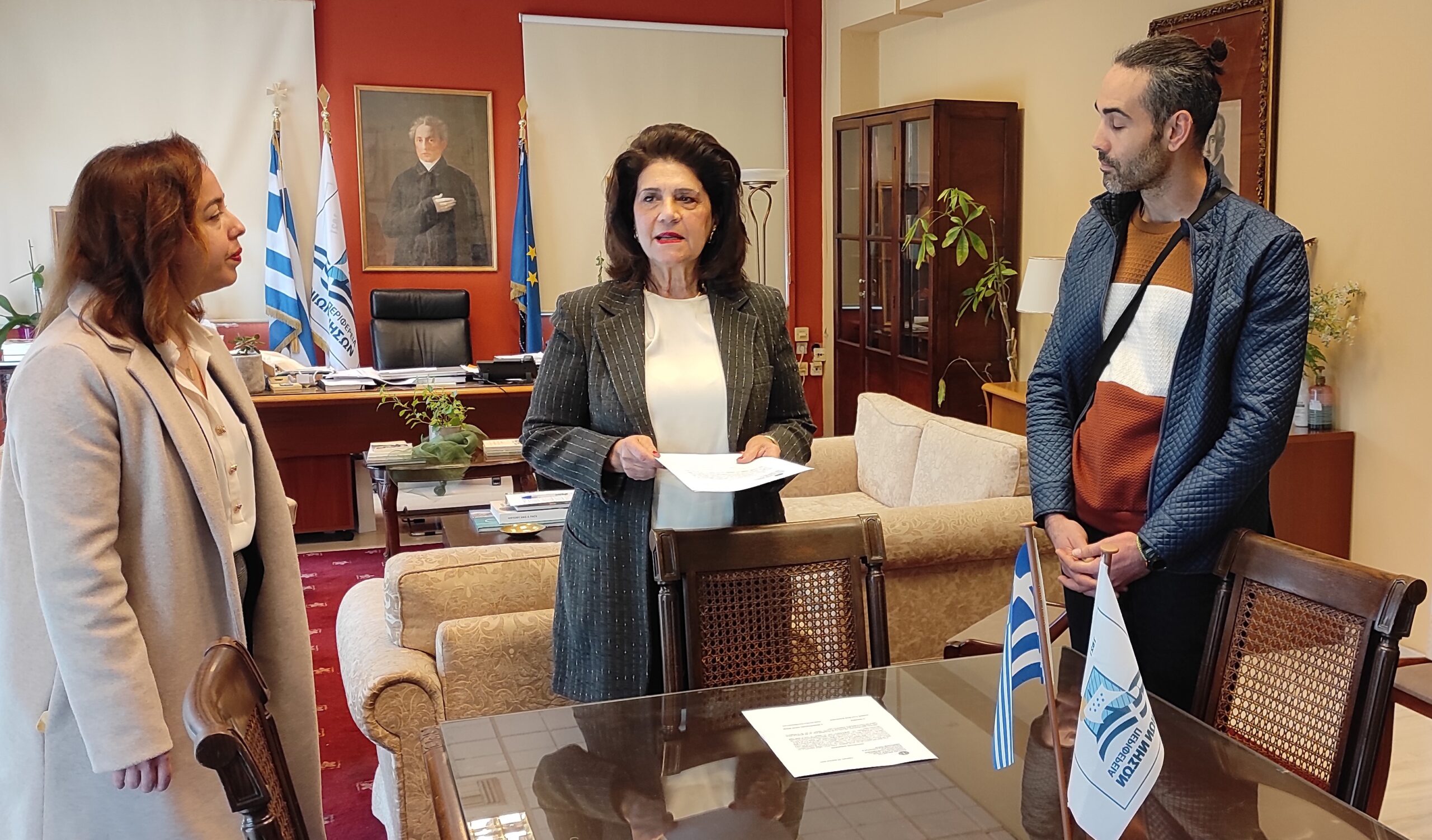 Ρόδη Κράτσα: «Με το «σταγονόμετρο» οι προσληφθέντες, αλλά τουλάχιστον ξεκινάμε…»  Ορκίστηκαν οι δύο πρώτοι υπάλληλοι που προσελήφθησαν μέσω ΑΣΕΠ