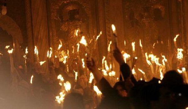 Άγιο Φως: Σε κλίμα κατάνυξης η τελετή αφής του στα Ιεροσόλυμα – Στις 9 φτάνει στην Κεφαλονιά