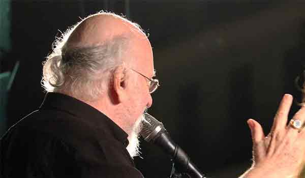 Διονύσης Σαββόπουλος: Στο νοσοκομείο με κορονοϊό – Υπεράνθρωπες προσπάθειες για να τον κρατήσουν στη ζωή