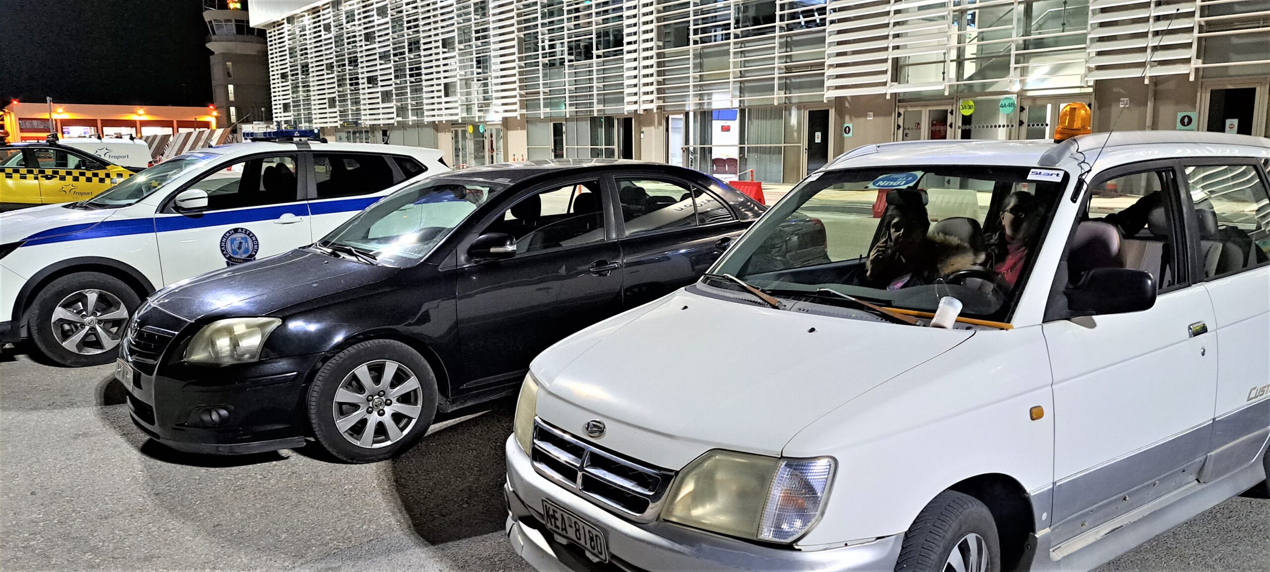 Έφτασε το Άγιο Φως στην Κεφαλονιά και τελετή Ανάστασης στην Πλατεία Αργοστολίου (εικόνες)
