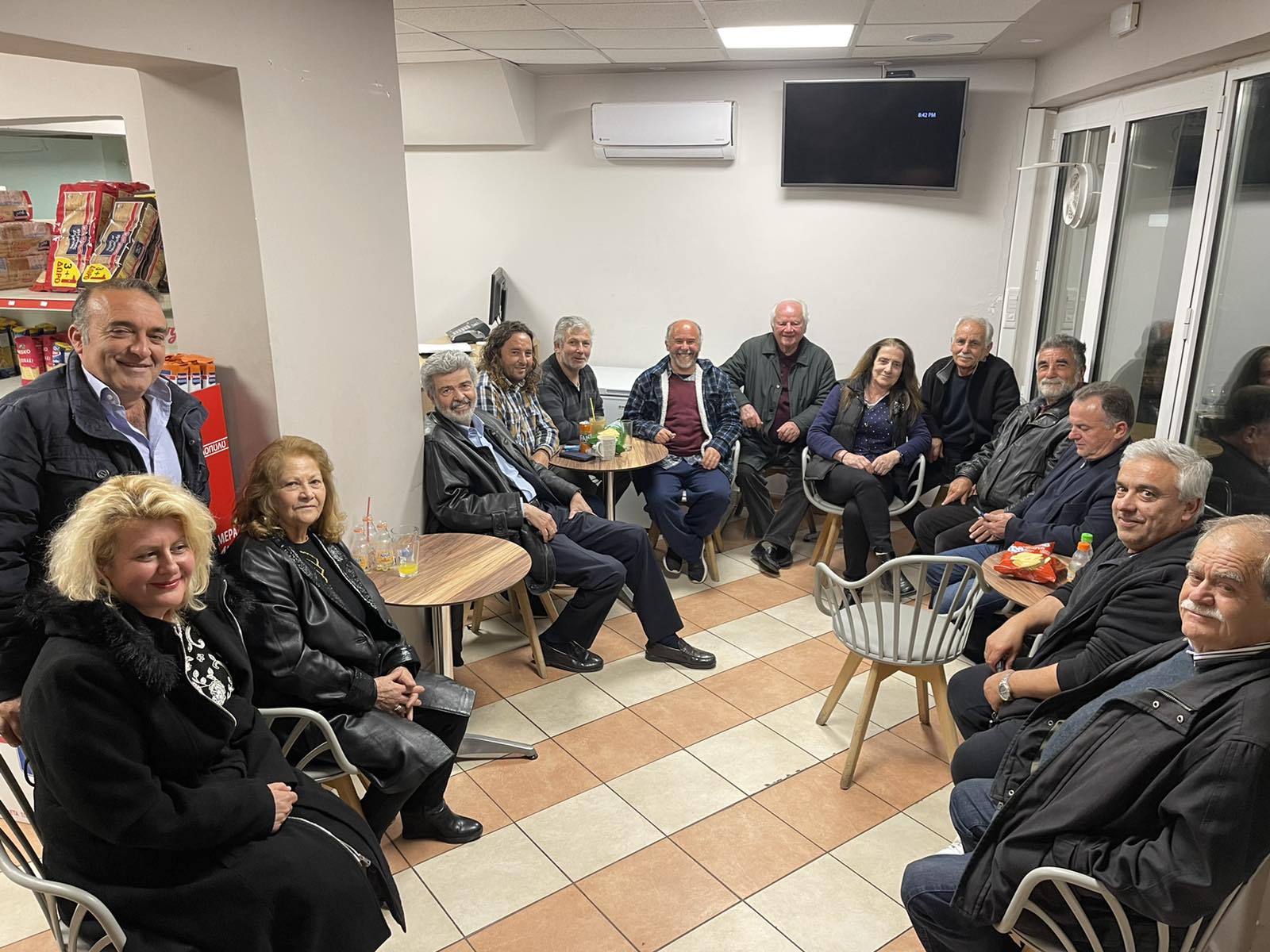 Ο καθηγητής Ναπολέων Μαραβεγιας στο Πυργί  Ποιους είδε και τι συζήτησαν