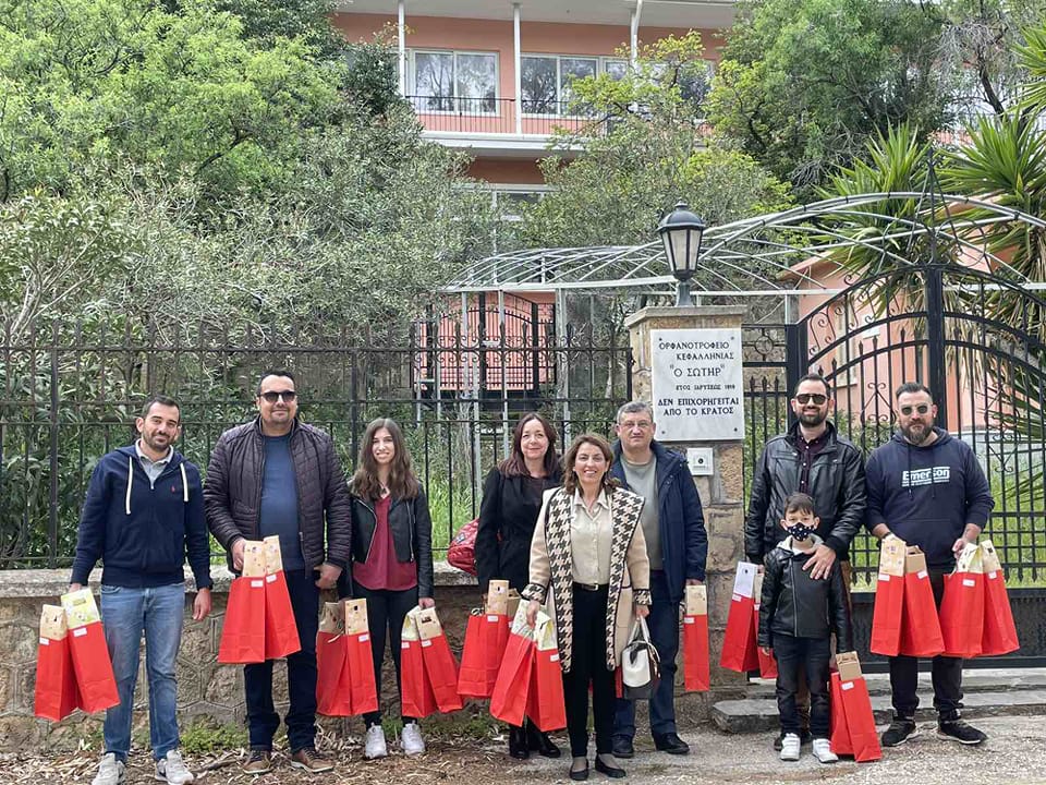 Πράξη αγάπης: Το ΠΑΣΟΚ Κεφαλονιάς στο Ορφανοτροφείο «Σωτήρ»  Παρέδωσαν λαμπάδες και δώρα [εικόνα]