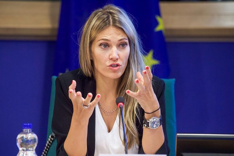 Qatargate: Αποφυλακίζεται με βραχιολάκι η Εύα Καϊλή