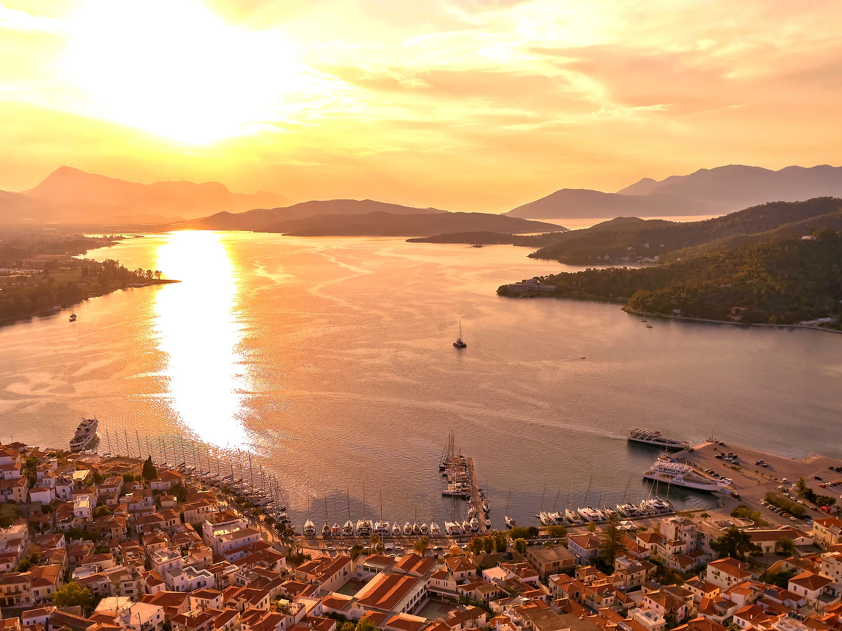 Το περιοδικό Grtraveller “σαλπάρει” με το 19ο EAST MEDITERRANEAN MULTIHULL & YACHT CHARTER SHOW για τον μαγευτικό Πόρο