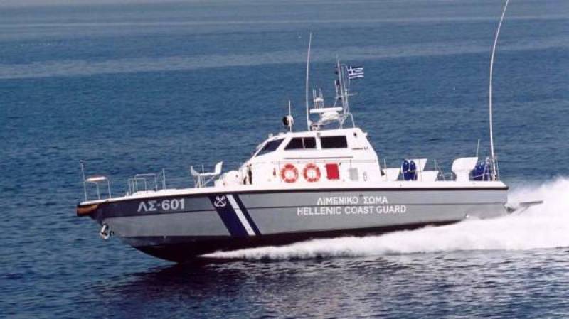 Ακυβέρνητο ιστιοφόρο έξω από το Φισκάρδο