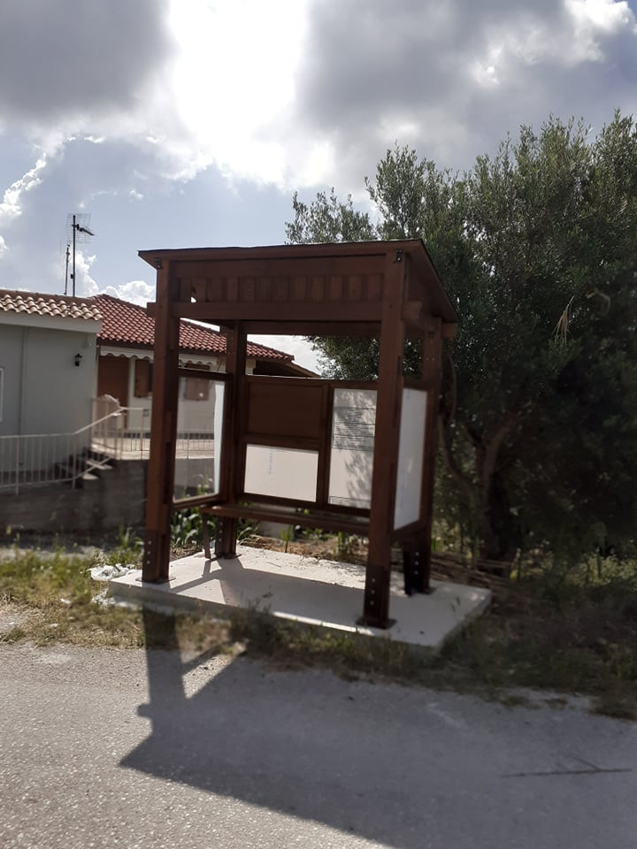 Έτοιμη και η στάση λεωφορείου στα Λουκεράτα [εικόνες]