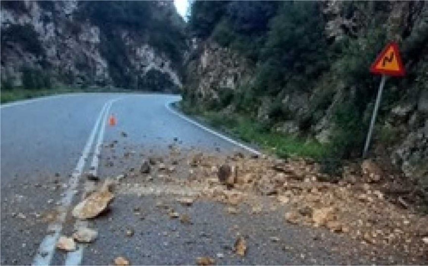Νέα επικίνδυνη κατολίσθηση στο στενό του Πόρου