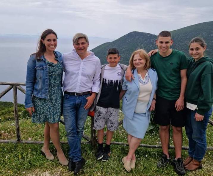 Ο Νικόλας Φαραντούρης για τη γιορτή τη μητέρας [εικόνα]