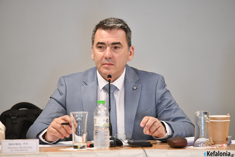 Οι πρώτες εικόνες από το Περιφερειακό Συμβούλιο στην Κεφαλονιά –Χαμόγελα, κους  κους, λίγες μέρες μετά τις εκλογές [βίντεο]