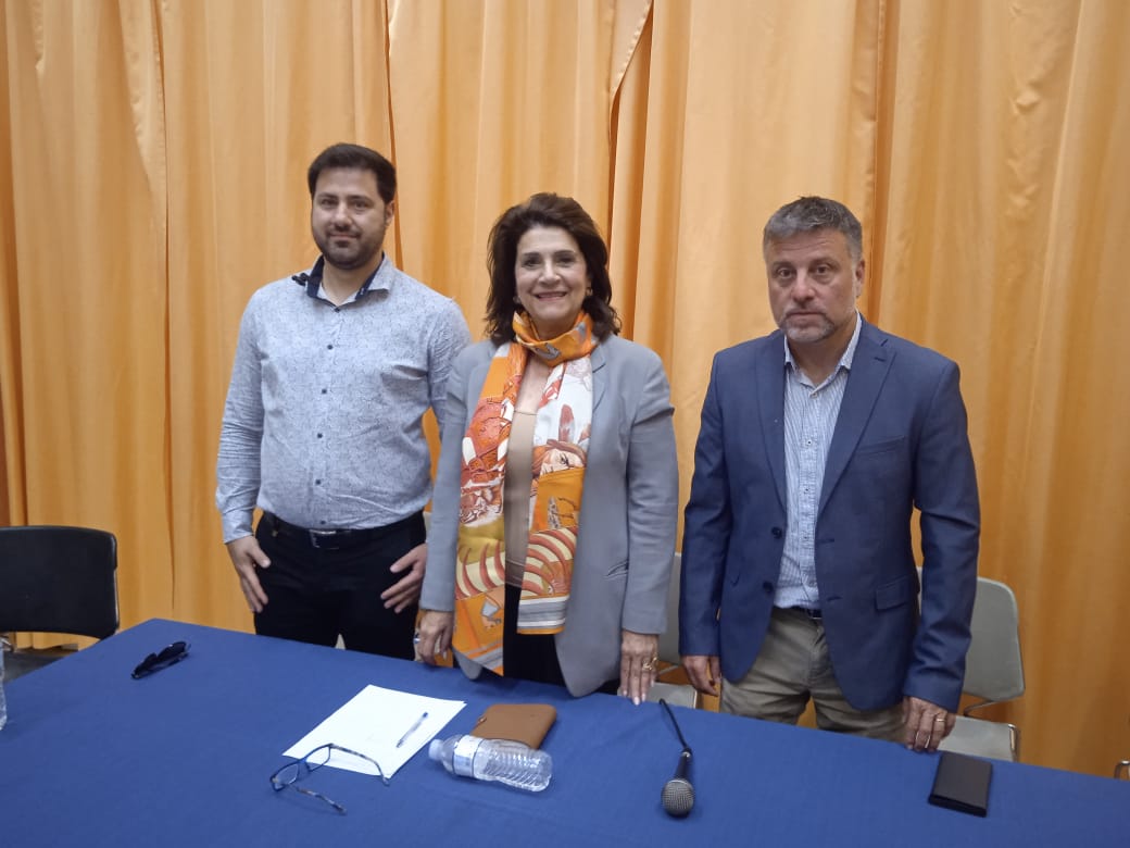 Στον Πόρο η Κράτσα και στελέχη της Περιφέρειας  Συνομίλησε με κατοίκους της περιοχής  Έκπληξη η παρουσία Ανουσάκη [εικόνες]
