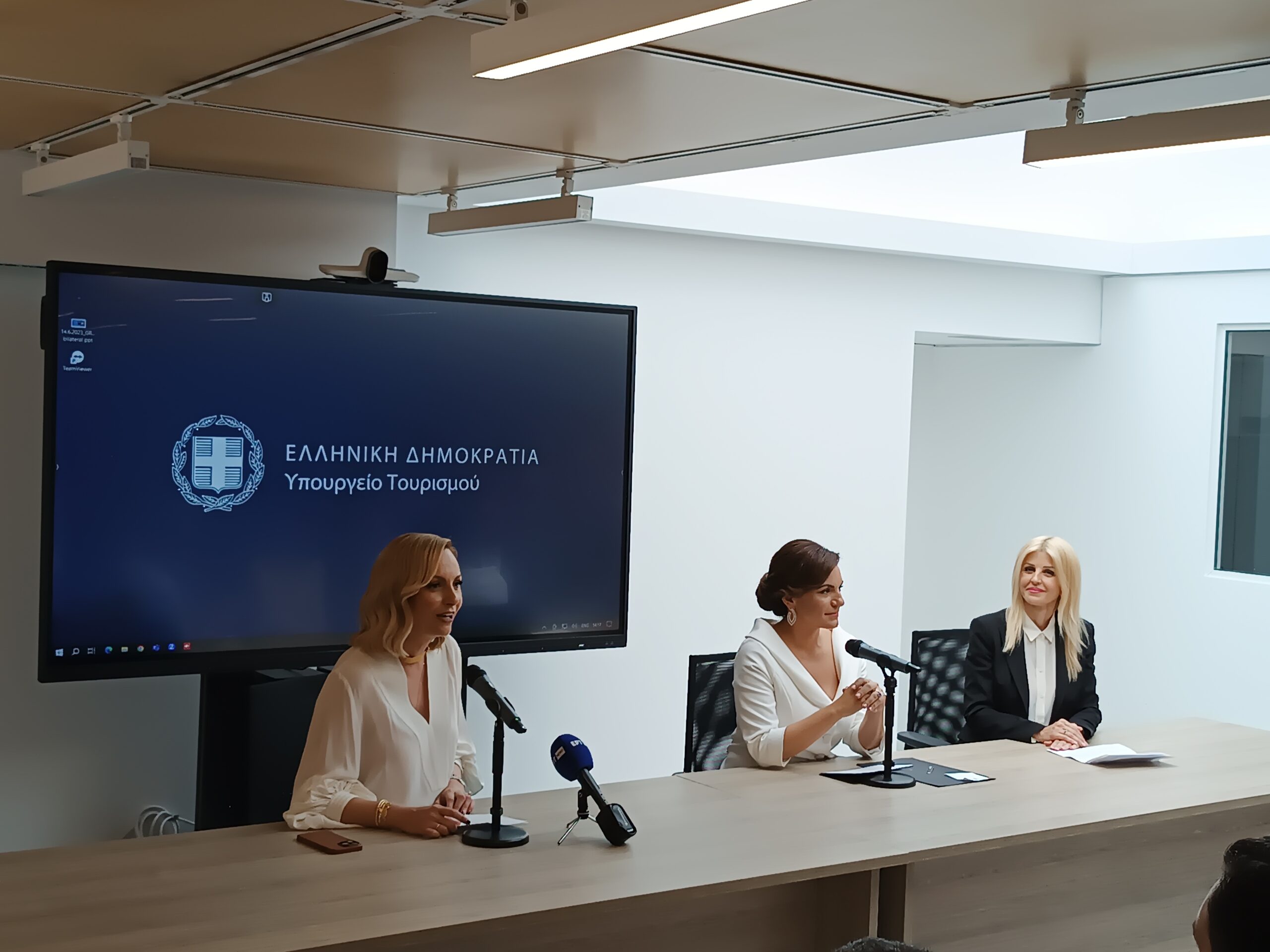 ΔΗΛΩΣΕΙΣ ΣΤΗΝ ΠΑΡΑΔΟΣΗ-ΠΑΡΑΛΑΒΗ ΣΤΟ ΥΠΟΥΡΓΕΙΟ ΤΟΥΡΙΣΜΟΥ