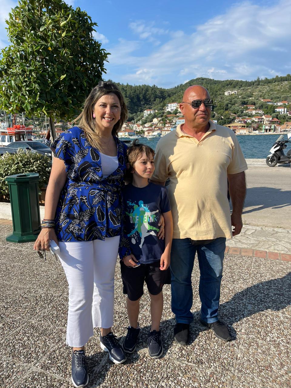 Με αγκαλιές και φιλιά υποδέχτηκαν τη Σοφία Ζαχαράκη οι Ιθακήσιοι [εικόνες]