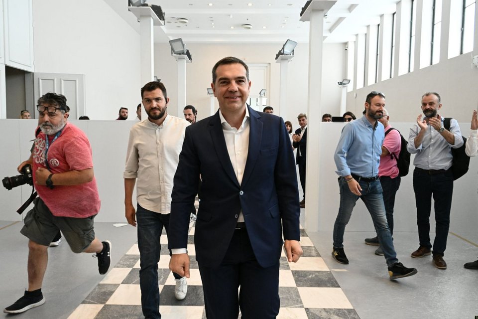 Ο Νικόλας Φαραντούρης συνόδευσε τον Τσίπρα στο Ζάππειο λίγο πριν το διάγγελμα της παραίτησης του [εικόνες]
