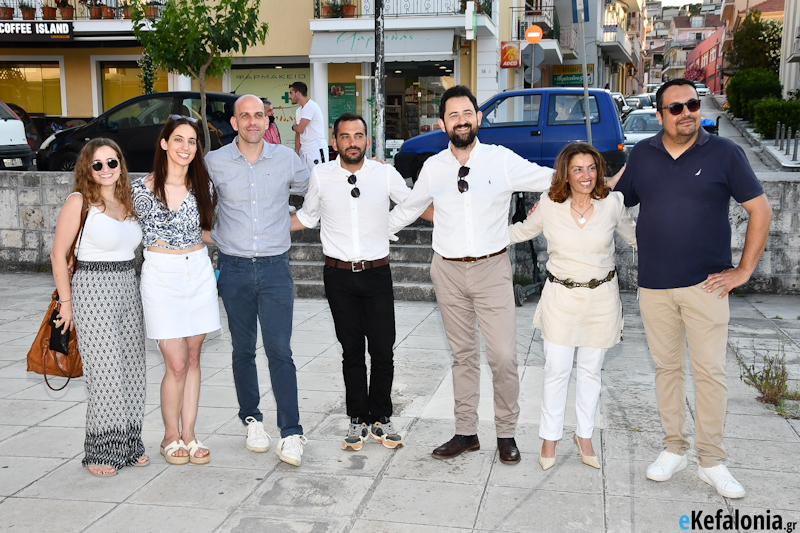 Στην Κεφαλονιά ο Παύλος Γερουλάνος  Περπάτησε στο Αργοστόλι και χαιρέτησε κόσμο [εικόνες]