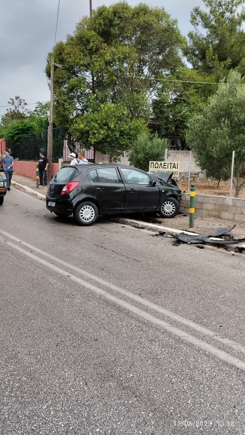 Τροχαίο με τραυματισμό στα Περατάτα  Σύγκρουση αυτοκινήτου με τουριστικό λεωφορείο [εικόνες]