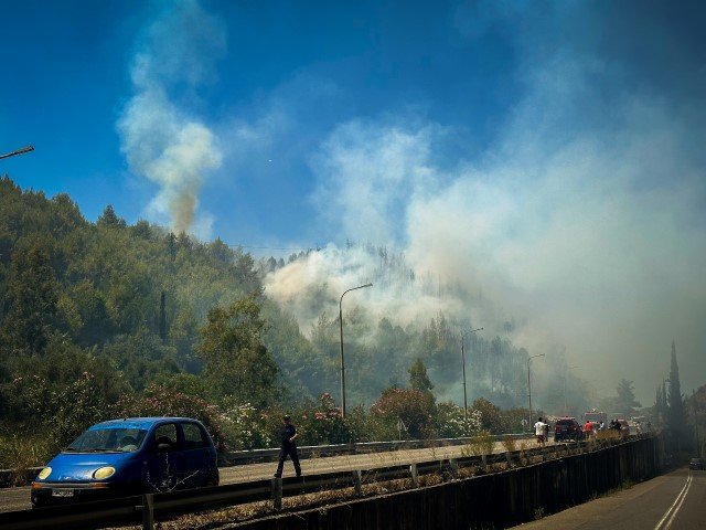 Φωτιά στην Ηλεία: Μήνυμα του 112 – Απομακρυνθείτε προς Αρχαία Ολυμπία