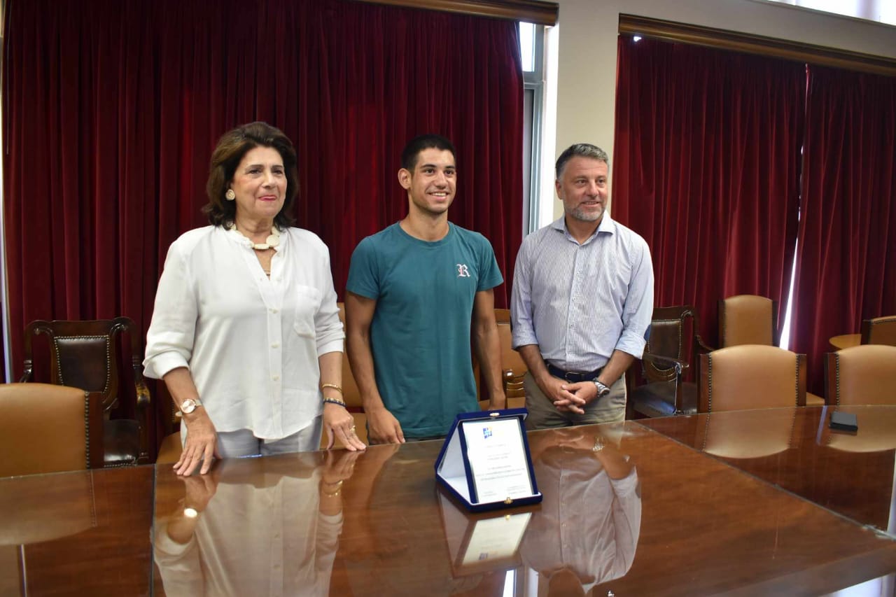 Η περιφερειάρχης βράβευσε τον ολυμπιονίκη Γερ. Λιγνό