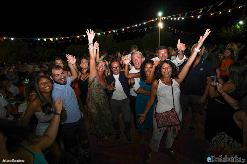 Κέφι, χορός και άφθονο κεφαλλονίτικο κρασί στη Γιορτή Κρασιού στα Μαντζαβινάτα! [εικόνες]