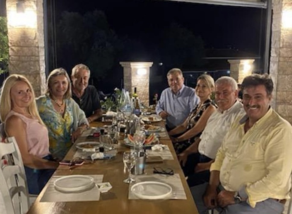 Μια ωραία βραδιά, με μια ωραία παρέα στην Ταβέρνα “Τράτα” του φιλόξενου Γιώργου Αλεξανδράτου στη Λάσση