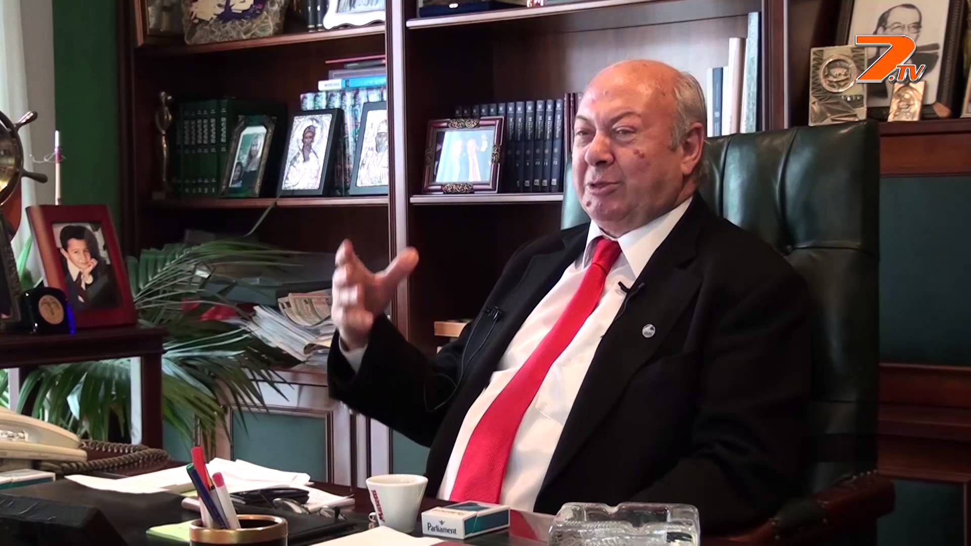 Νέα απάντηση Παρίση σε Μιχαλάτο: “Για την ταμπακιέρα πάντως δεν είπε κουβέντα”