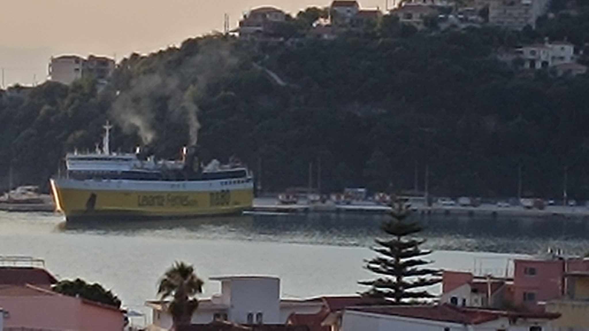 Ολονύχτια μάχη με τις φλόγες στην Αγ