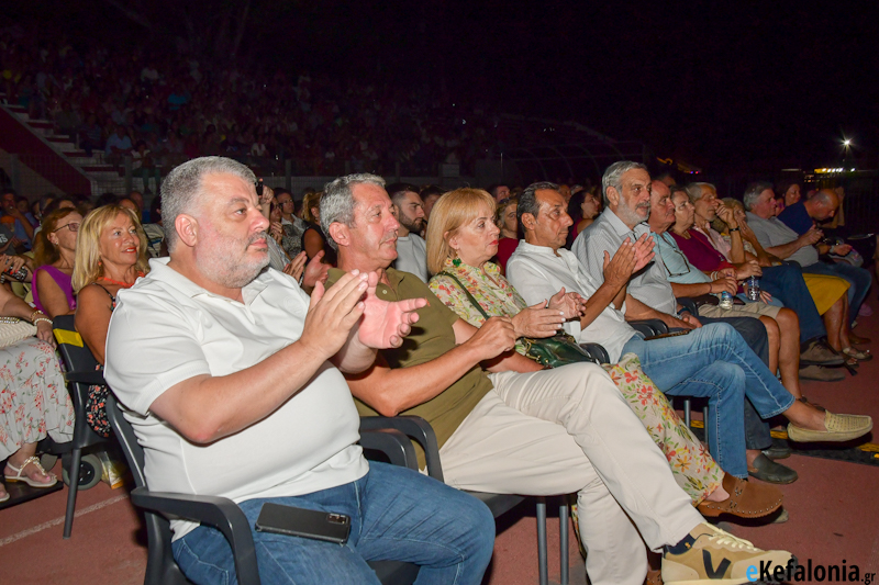 Παπαναστασάτος: 43 χιλ. ευρώ έδωσαν Βίκτωρας και Μιχαλάτος για μια συναυλία -“Με βιτρίνα την ευαισθησία το χρήμα χορεύει”