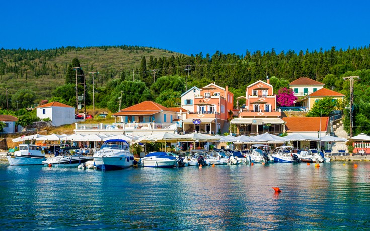 Σκάφος στο Φισκάρδο έμπασε νερά  Απαγορεύτηκε ο απόπλους